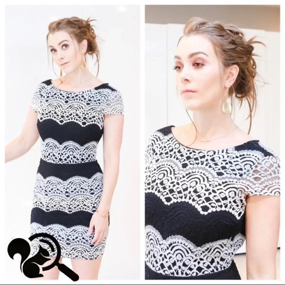 Lace dress - Picture 7 of 9